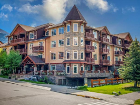 Gorgeous Mountain View Condo Unit with Hot Tub & Fitness Center
